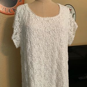 🐝 3 for $20 Lace blouse